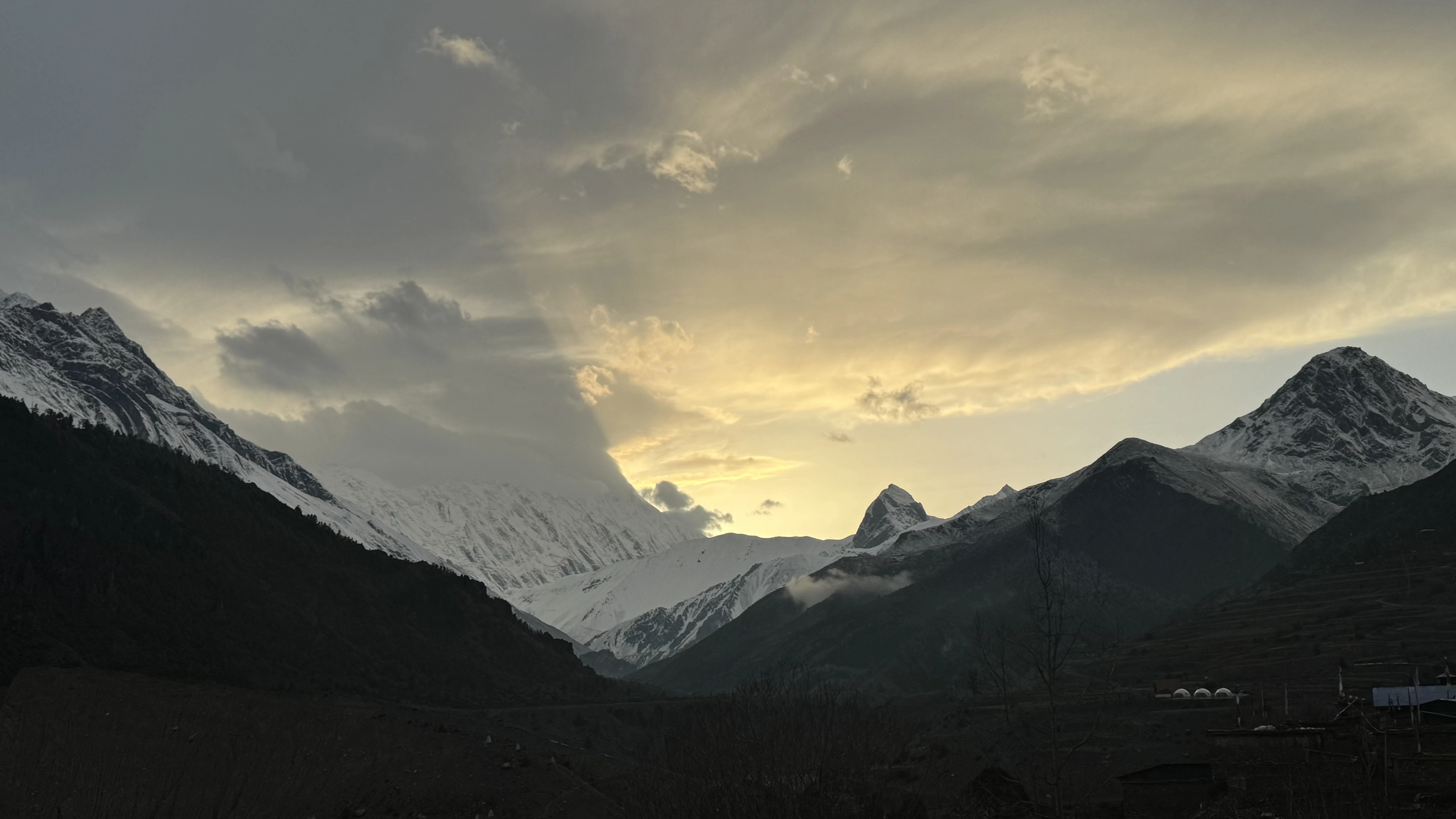 Annapurna Circuit Trek with Tilicho Lake 