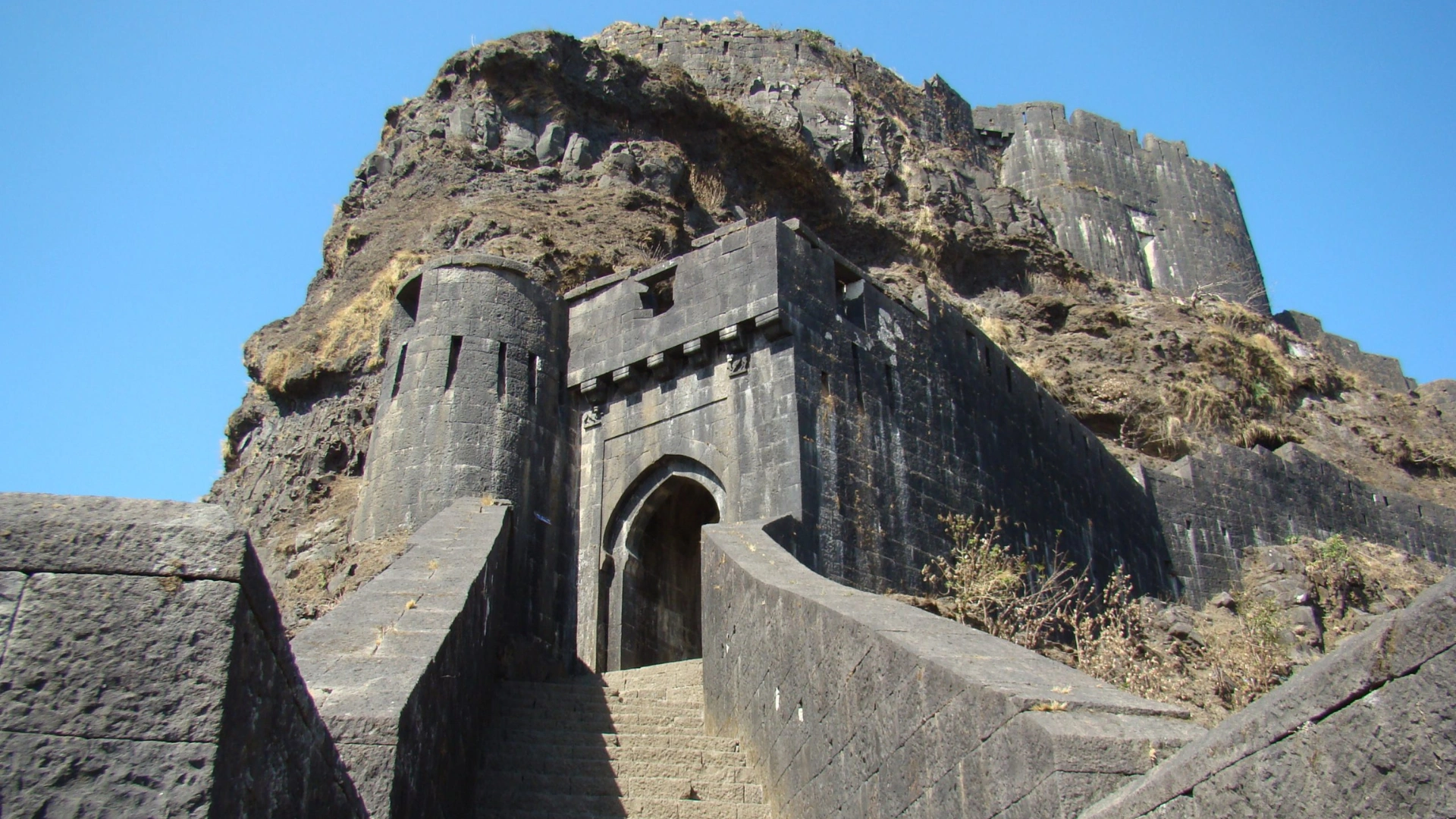 12 Fort Series: Lohgad Fort Trek