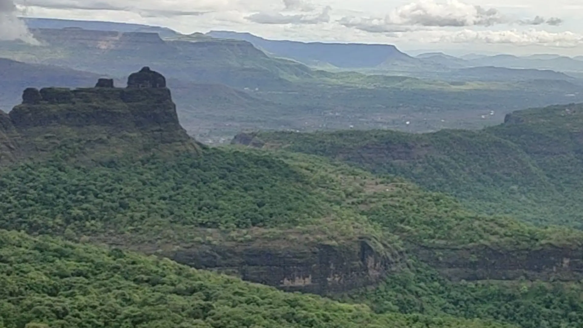 Offbeat: Khandas To Bhimashakar Trek
(Ascent via Shidichi Vaat; Descend via Ganesh Ghat)